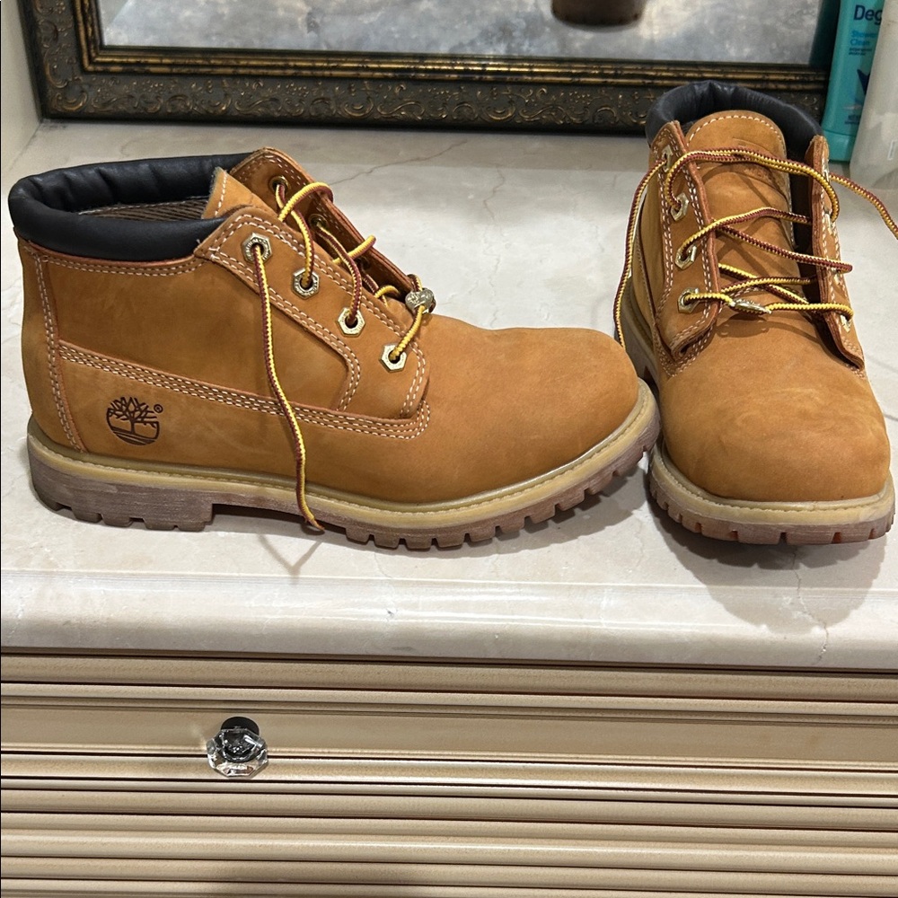 Timberland Women’s Brown Leather Boots - Picture 2 of 7